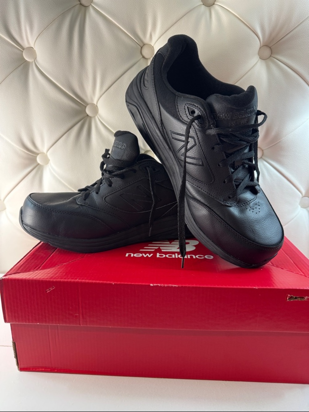 New Balance Men's Black Athletic Leather Walking Shoes